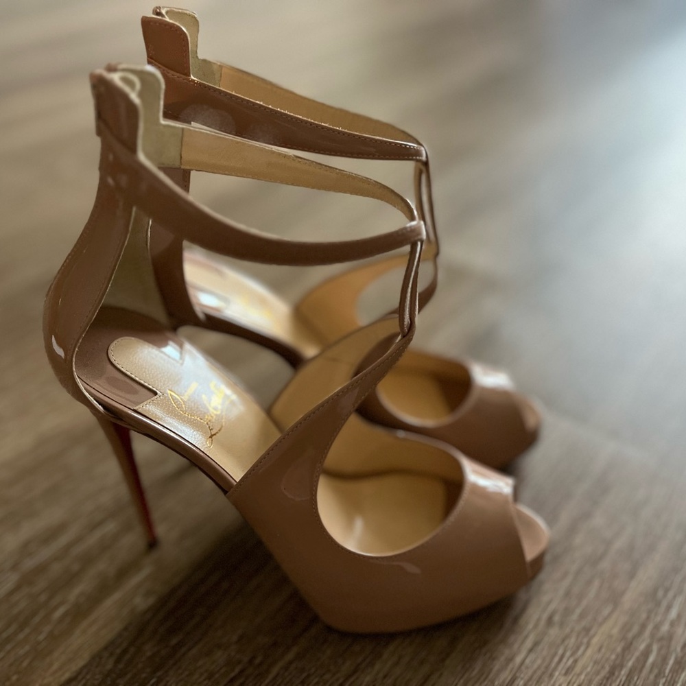 Christian Louboutin shoes Open toes Leather Made in Italy Size 8.